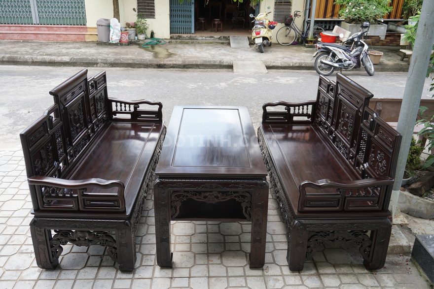 Những bộ trường kỷ đẹp nhất mọi thời đại của Dotinh luôn thể hiện sự khác biệt tinh túy qua đường nét hoa văn tinh xảo (Ảnh: Dotinh.com)