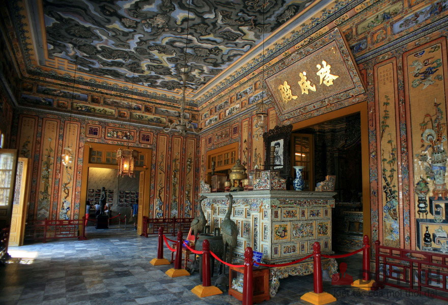 lang khai dinh 10