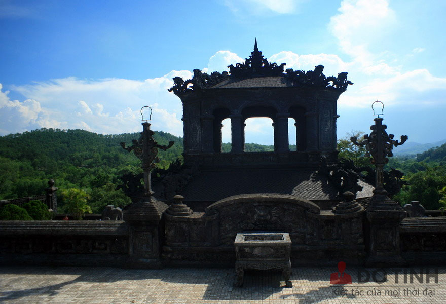 lang khai dinh 18