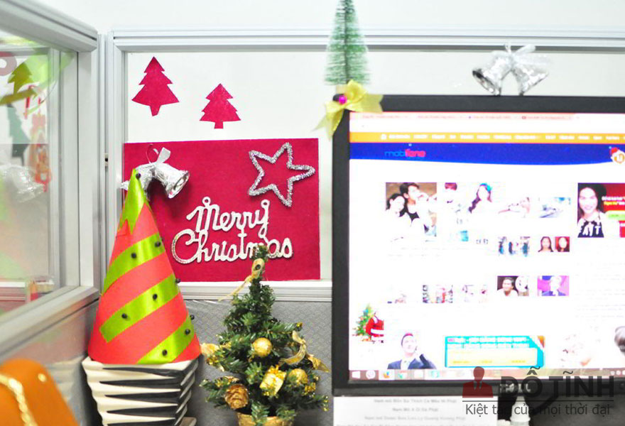 y tuong trang tri noel cho van phong 41