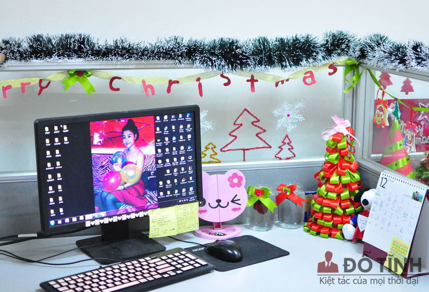y tuong trang tri noel cho van phong 45