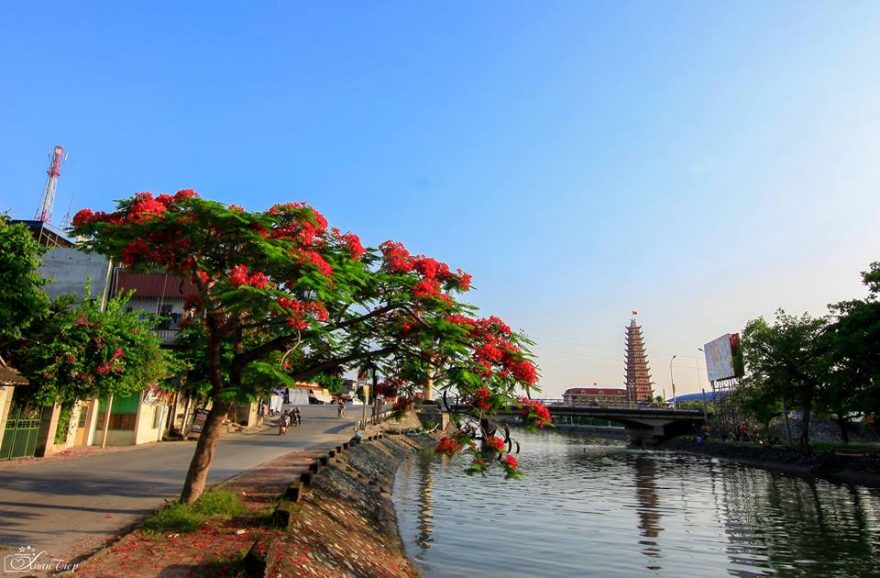 Dòng sông hiền hòa
