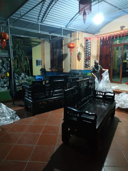 Chỉ kê ngoài sân mà trông nó vẫn đẹp, cường tráng (Ảnh: Dotinh.com)