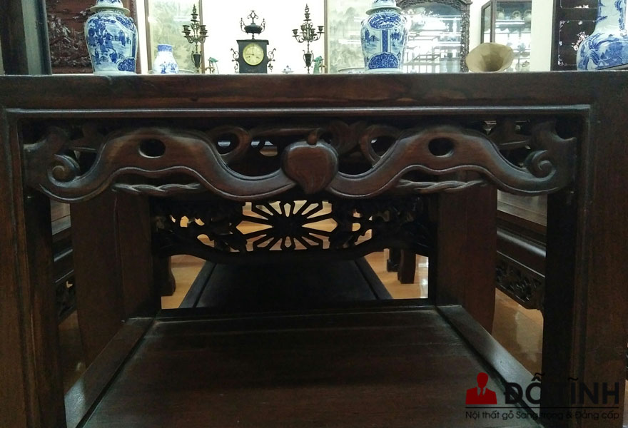 Sự uyển chuyển mượt mà được thể hiện rõ qua thành bàn (Ảnh: Dotinh.com)