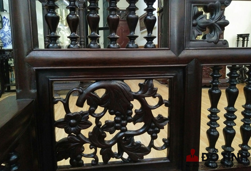 Những chùm nho được đục đẽo trên nên gỗ trông không khác ngoài đời thực (Ảnh: Dotinh.com)