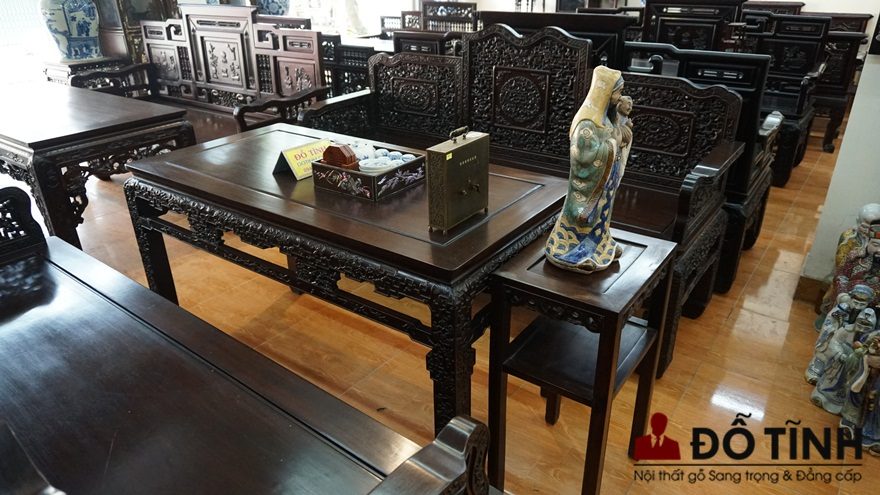 Bộ trường kỷ triện dắt cung đình Huế - Sự vương giả, quý tộc (Ảnh: Dotinh.com)