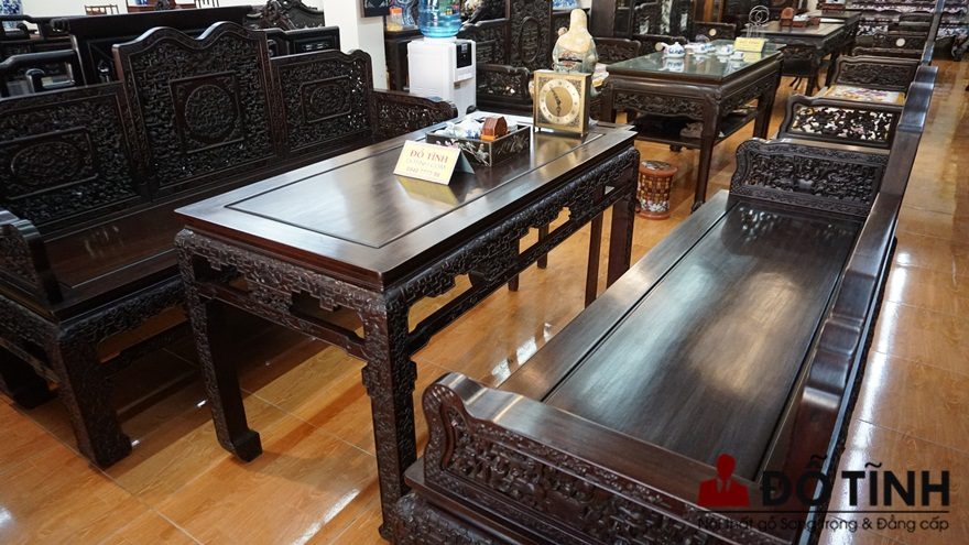 Bộ trường kỷ triện dắt cung đình Huế - Sự vương giả, quý tộc (Ảnh: Dotinh.com)