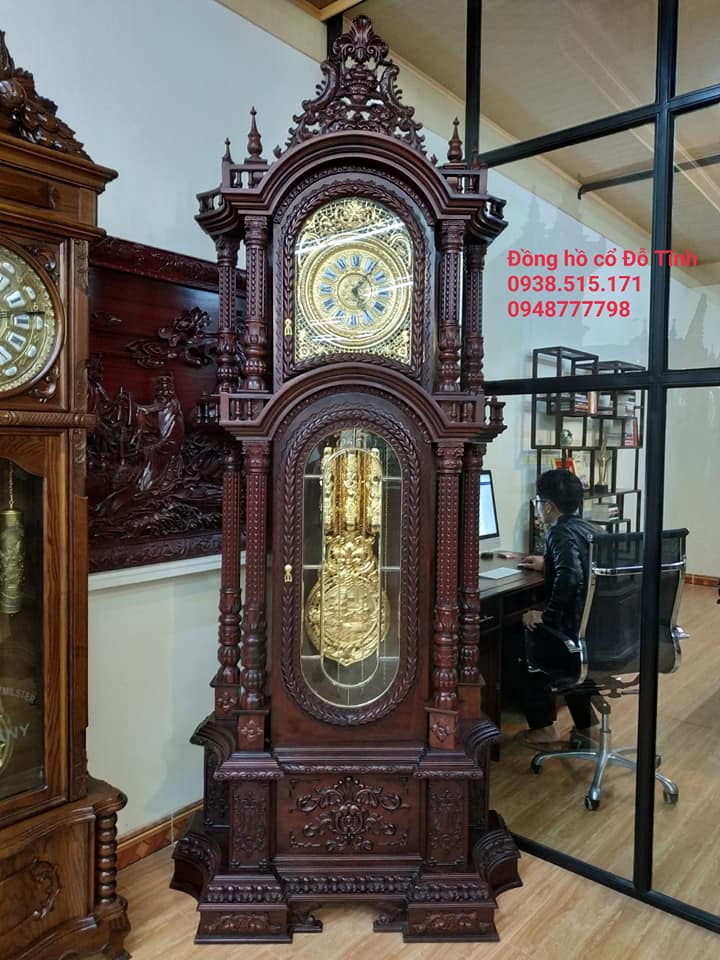 Đồng hồ gỗ đẹp gụ cao cấp dát vàng 24k DH14 (Ảnh: Dotinh.com)