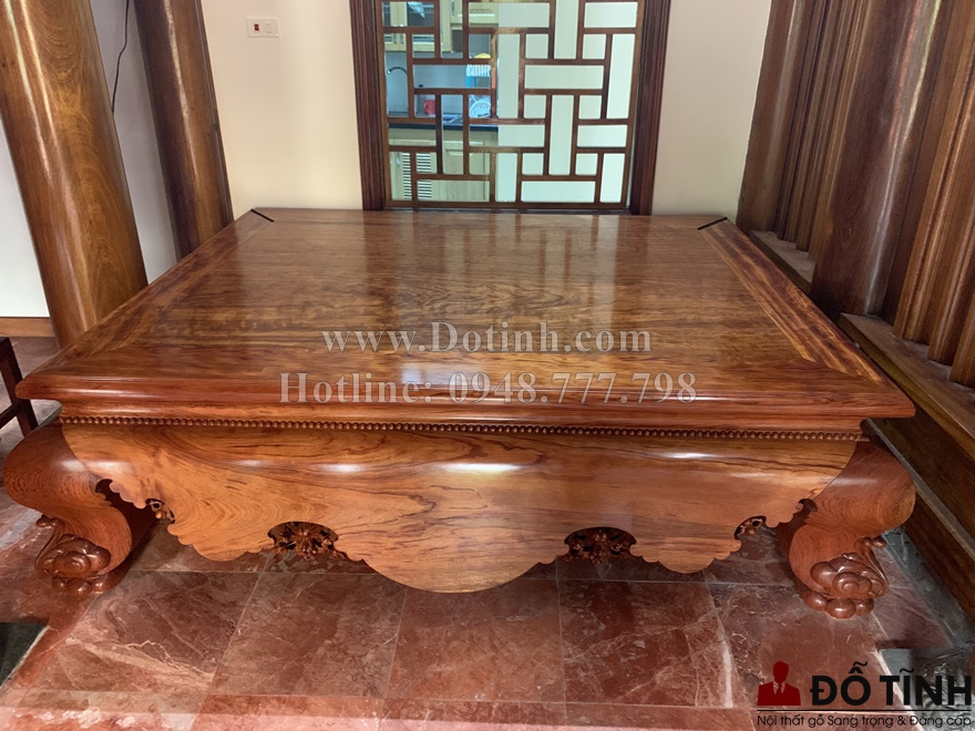 Sập gỗ trơn gỗ cẩm lai với màu sắc óng mịn, mượt mà (Ảnh: Dotinh.com)
