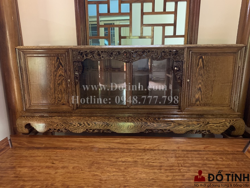 Bàn giao bộ sập gụ tủ chè cho nhà anh Tuấn tại Hà Nội (Ảnh: Dotinh.com)