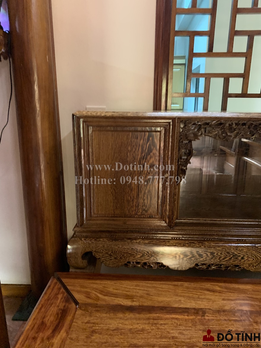 Bàn giao bộ sập gụ tủ chè cho nhà anh Tuấn tại Hà Nội (Ảnh: Dotinh.com)