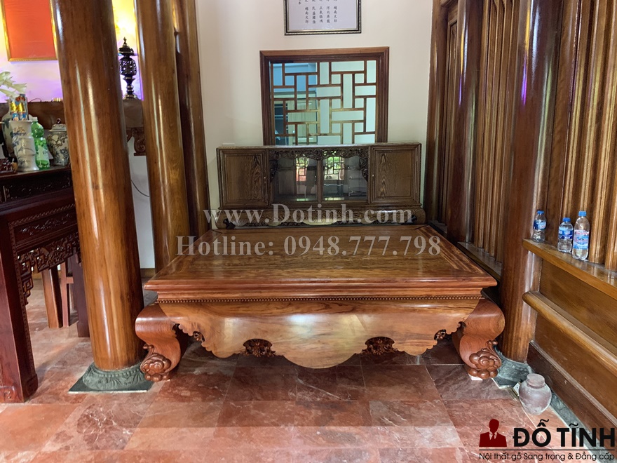 Bàn giao bộ sập gụ tủ chè cho nhà anh Tuấn tại Hà Nội (Ảnh: Dotinh.com)