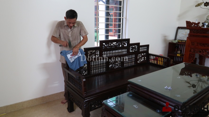 Chất liệu TK28 được làm từ gỗ gụ cao cấp - Ảnh: Dotinh.com