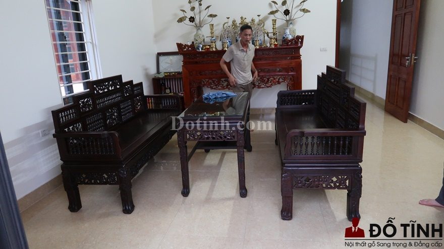 Trường kỷ song tiện ngũ sơn Huế - Vẻ đẹp thoáng đãng, thanh thoát (Ảnh: Dotinh.com)