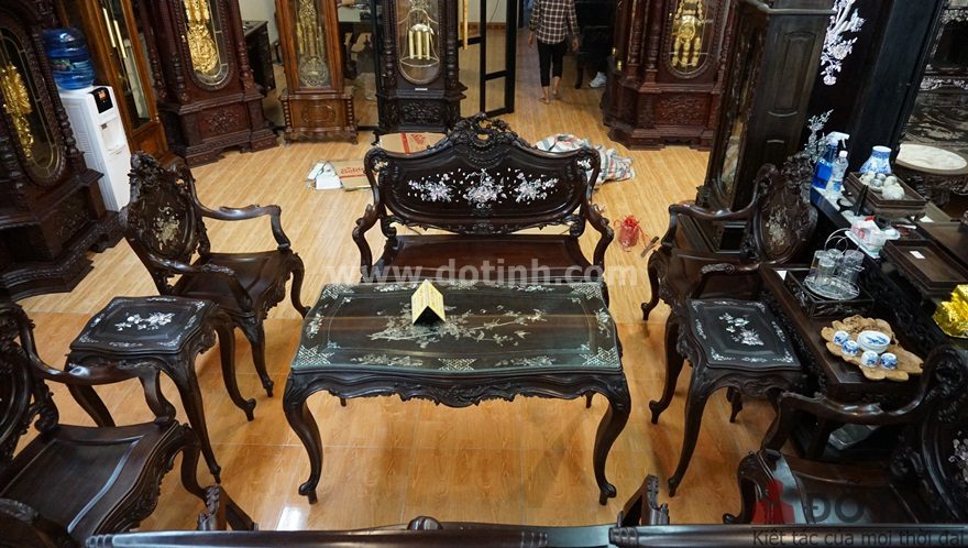 Bàn ghế Louis gỗ gụ 9 món - Đẳng cấp cho mọi không gian nhà ở (Ảnh: Dotinh.com)