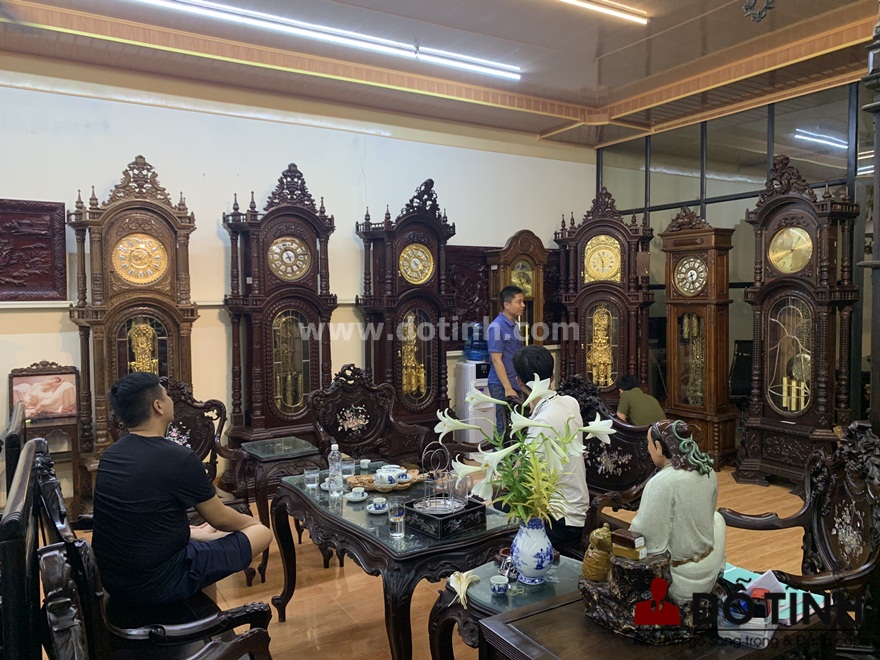 Tìm hiểu kỹ lưỡng về bộ trường kỷ mình định mua (Ảnh: Dotinh.com)