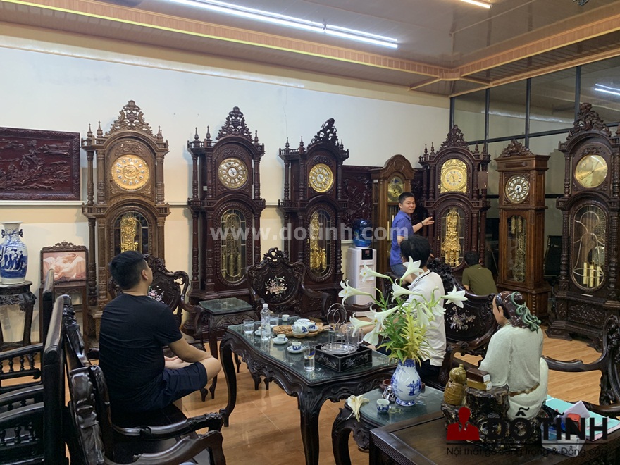 DH14: Đồng hồ cây gỗ gụ đã làm si mê nhiều khách hàng (Ảnh: Dotinh.com)