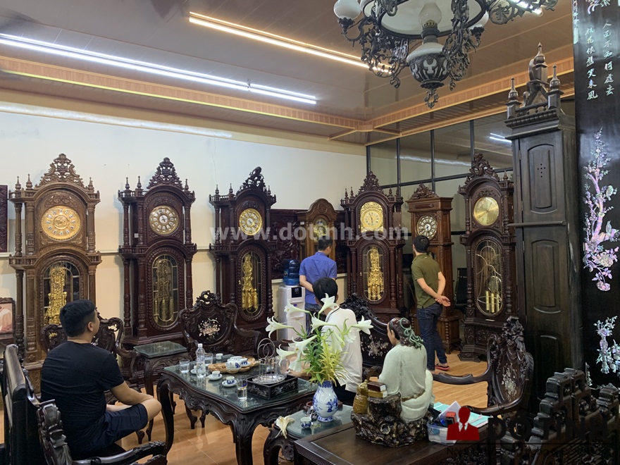 DH14: Đồng hồ cây gỗ gụ đã làm si mê nhiều khách hàng (Ảnh: Dotinh.com)