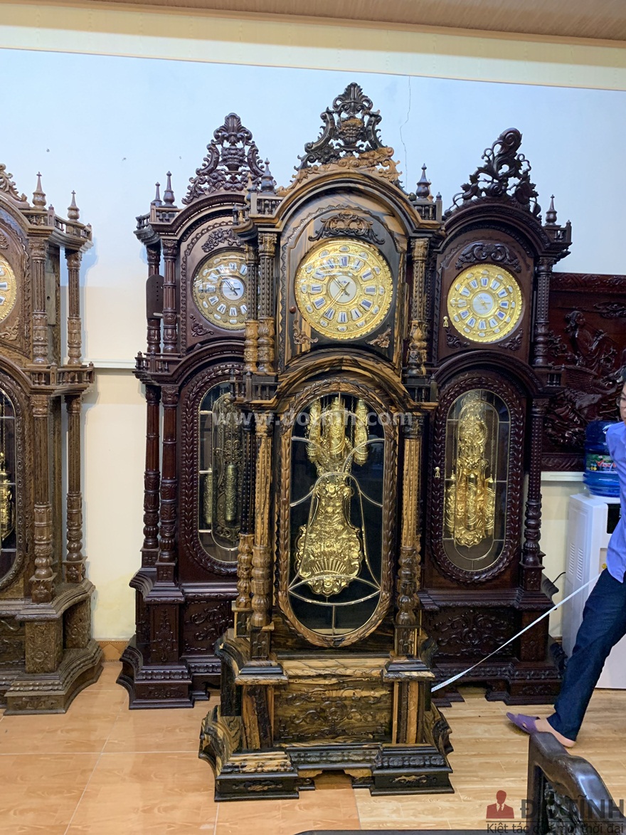 DH19| Đồng hồ gỗ mun Hoa Da Báo ( Hàng Thửa) DH19: Siêu phẩm đồng hồ cây gỗ mun hoa da báo (Ảnh: Dotinh.com)