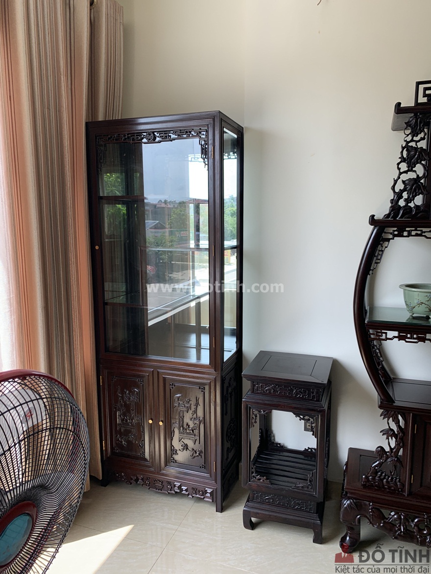 Bàn giao tủ bày đồ cổ gỗ gụ tại Hải Phòng cho gia đình anh Thắng (Ảnh: Dotinh.com)