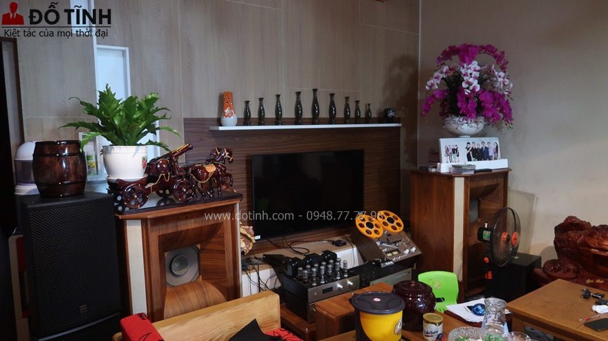 Bàn giao đồng hồ cây gỗ mun hoa tại Điện Biên (Ảnh: Dotinh.com)