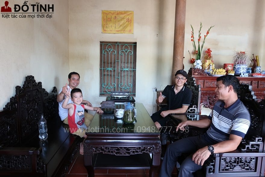 Bàn giao TK17: Bộ trường kỷ ngũ lân vờn cầu tại Hà Nội - Ảnh: Dotinh.com