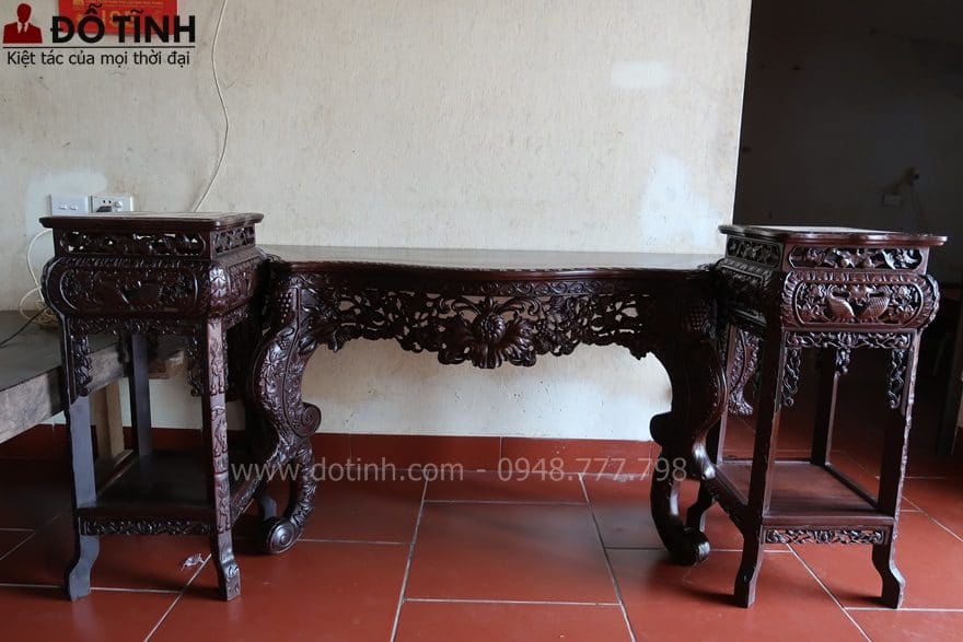 Đây chính là chiếc bàn để tivi với 2 chiếc đôn với đường đục chạm nhìn khôn, mượt - Ảnh: Dotinh.com