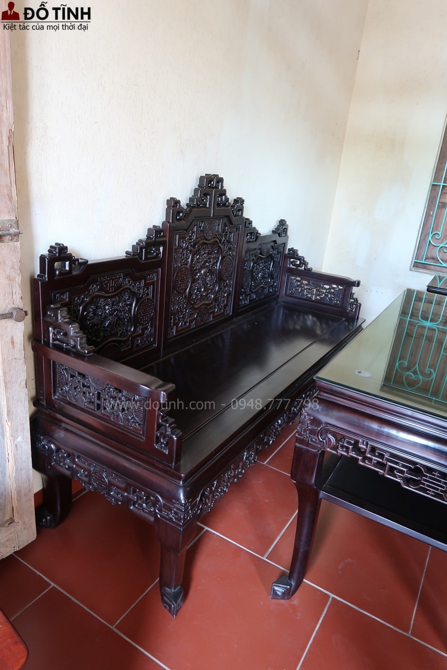Trường kỷ ngũ lân vờn cầu nhìn rất chắc chắn - Ảnh: Dotinh.com