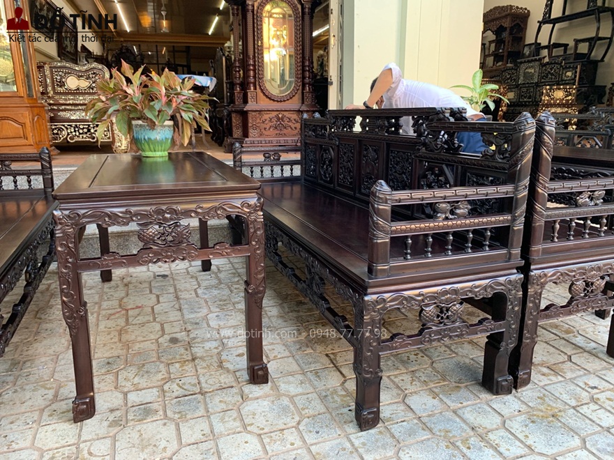 TK01: Trường kỷ song tiện vảy rồng đẳng cấp (Ảnh: Dotinh.com)