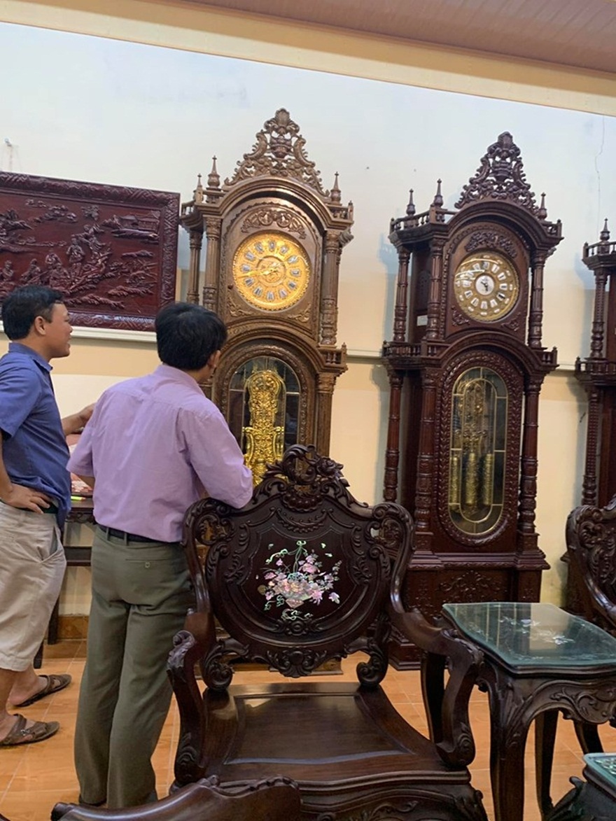 [Hỏi đáp]: Giá đồng hồ cây gỗ mun là bao nhiêu? (Ảnh: Dotinh.com)