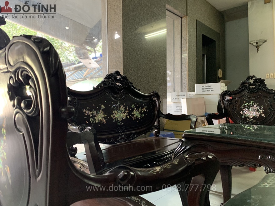 Những đường bo tròn ở vai ghế đều chà nhám mềm mượt - Ảnh: Dotinh.com