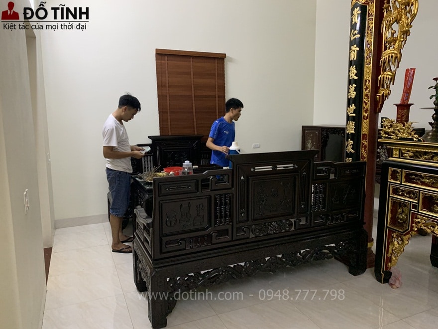 Bàn giao bộ tràng kỷ cổ đồ đại Huế tại Mê Linh, Hà Nội - Ảnh: Dotinh.com