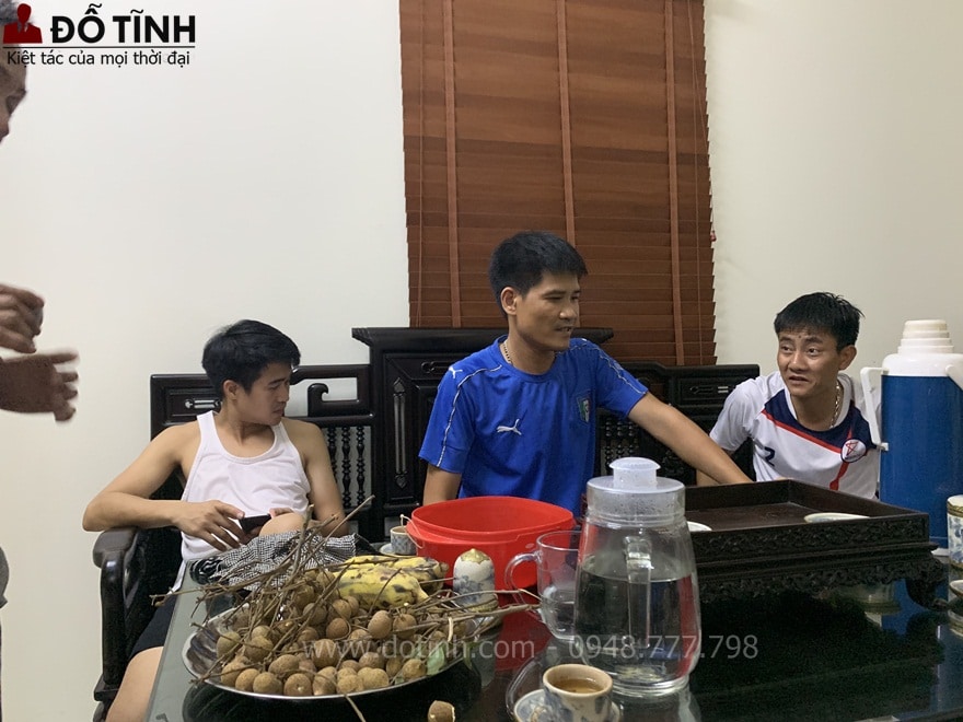 Bàn giao bộ tràng kỷ cổ đồ đại Huế tại Mê Linh, Hà Nội - Ảnh: Dotinh.com