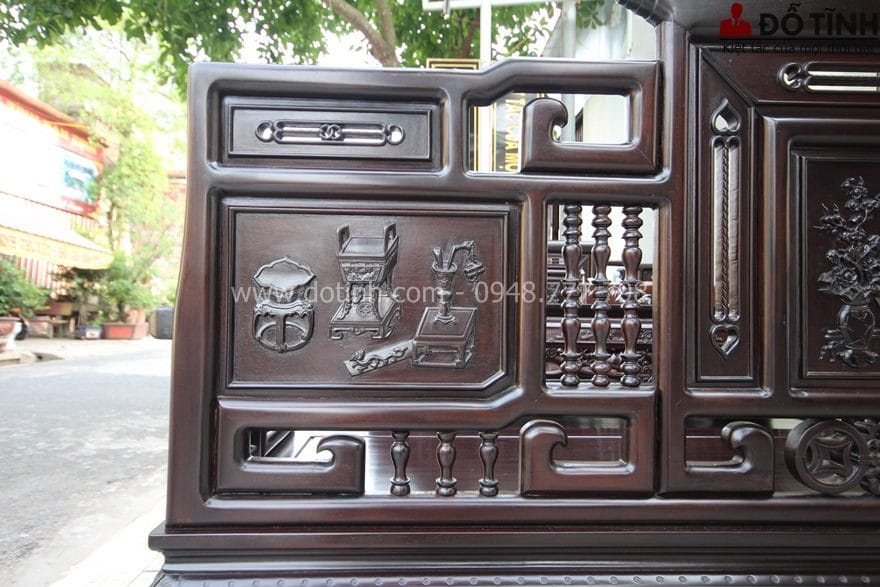 Bộ bàn ghế trường kỷ cổ đồ đại thích hợp với mọi kiến trúc ngôi nhà – Ảnh: Dotinh.com