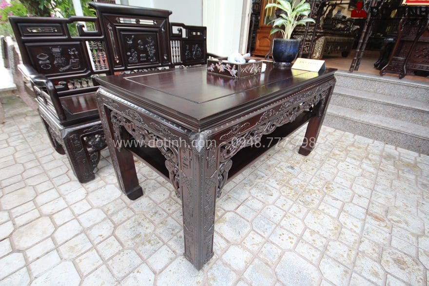 Bộ bàn ghế trường kỷ cổ đồ đại thích hợp với mọi kiến trúc ngôi nhà – Ảnh: Dotinh.com