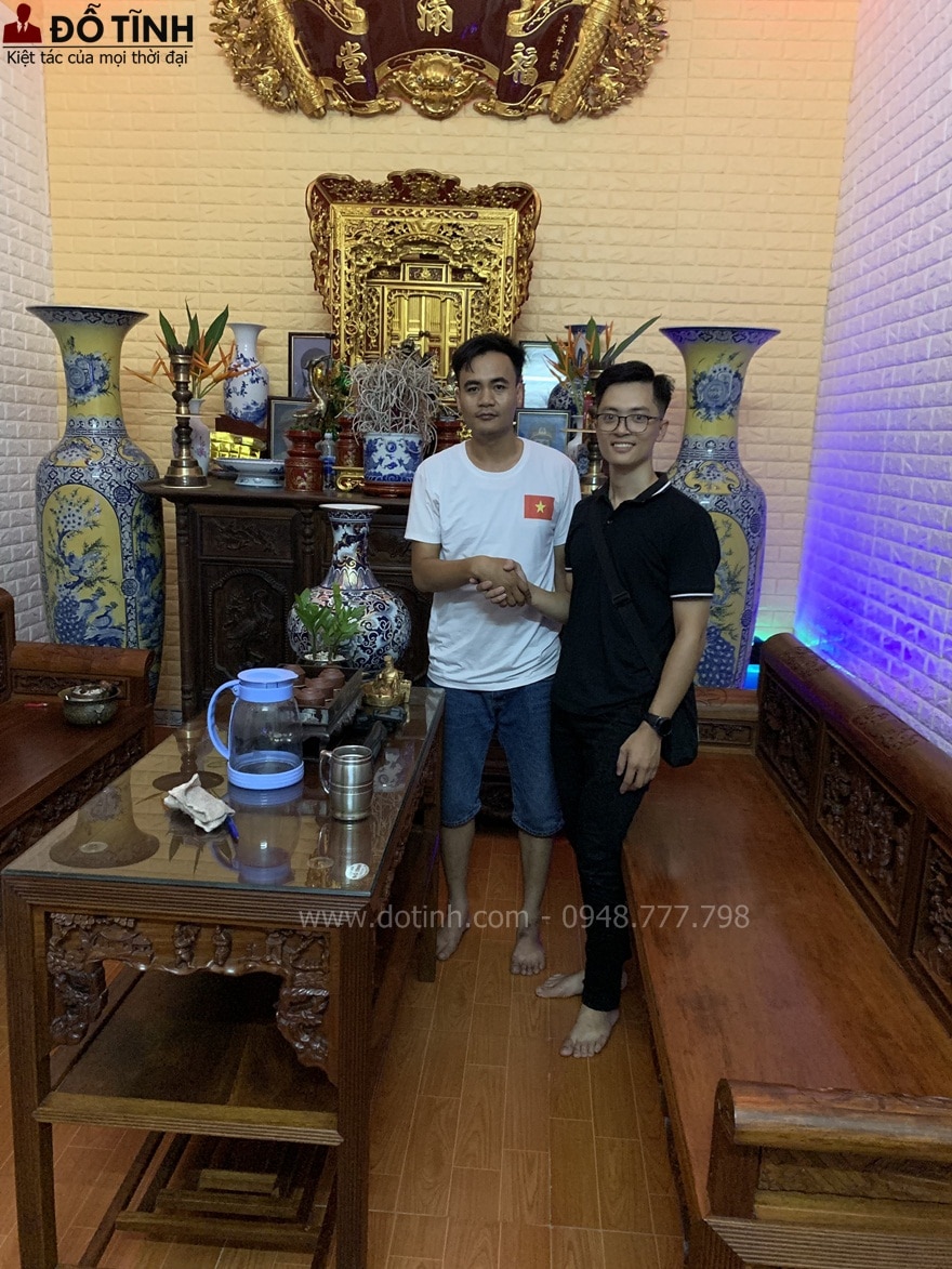 Bàn giao bộ trường kỷ đục tích tam quốc tại Mê Linh Hà Nội - Ảnh: Dotinh.com