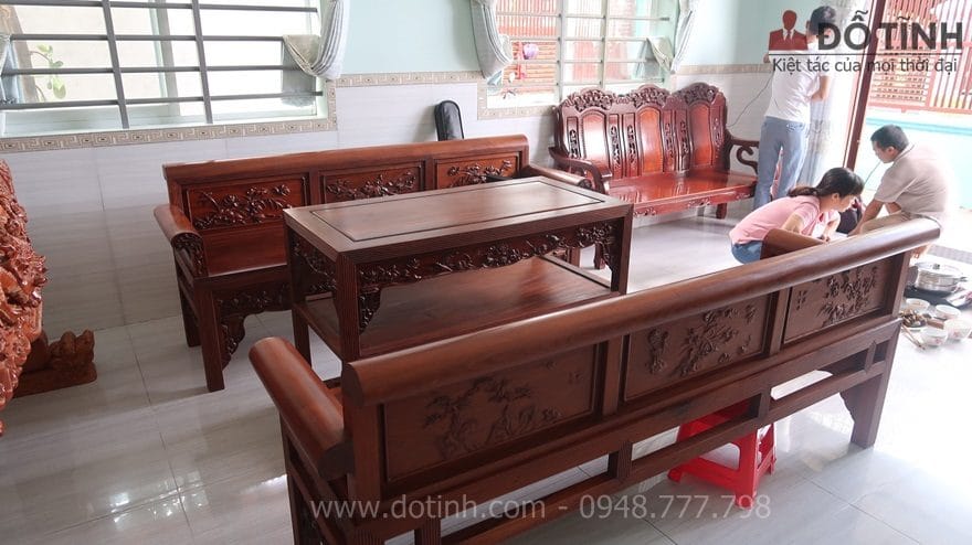 Cái hay của bộ bàn ghế trường kỷ sẽ luôn tỏa ra 1 nguồn năng lượng dồi dào, thư thái cho người sử dụng - Ảnh: Internet
