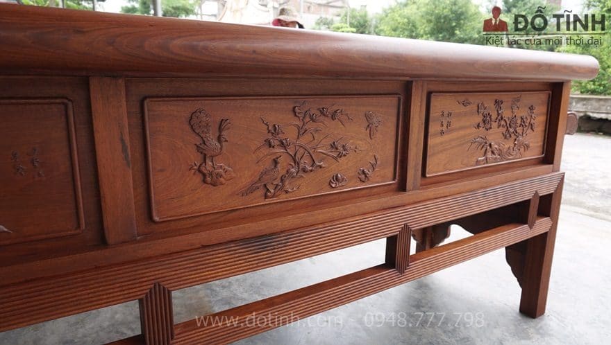 Mặt sau của bộ bàn ghế được phân thành 3 lô đục - Ảnh: Dotinh.com