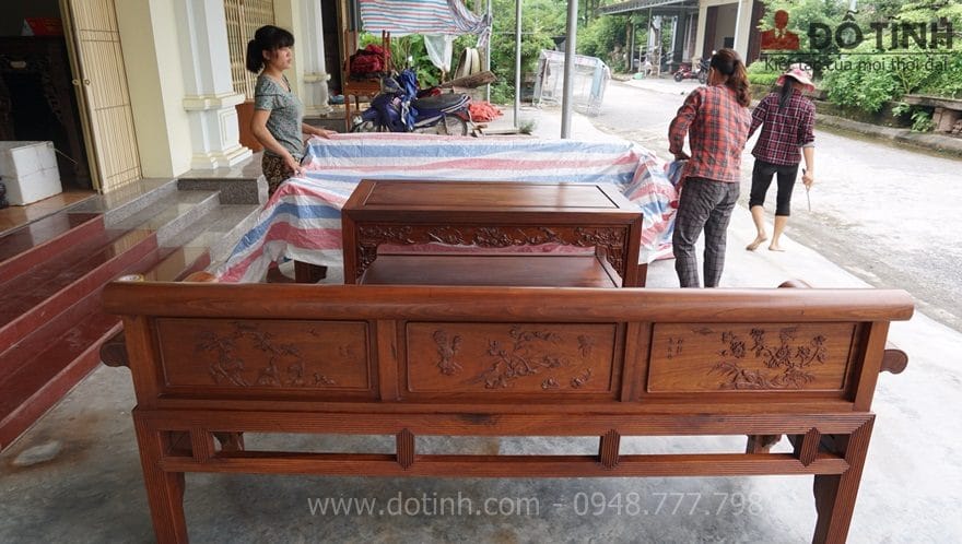 Để bảo vệ được nét đẹp và tránh trầy xước trong quá trình đi xa, chúng tôi phải đóng gói kỹ càng để làm sao giữ được vẻ đẹp tự nhiên cho bộ bàn ghế đến Đồng Nai an toàn - Ảnh: Dotinh.com