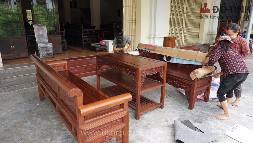 Bộ trường kỷ bảo áp xuyên niên tại Đồng Nai được chúng tôi đóng gói bìa cứng để đảm bảo không bị trầy xước khi đi xa - Ảnh: Dotinh.com