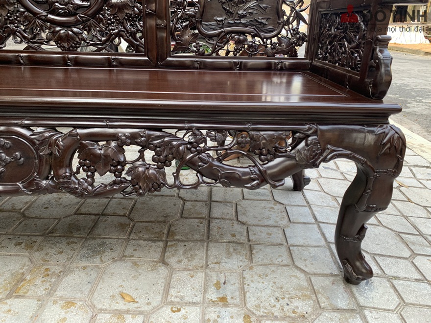 Thân trúc được trạm đục nuột nà, mềm mại không tì vết - Ảnh: Dotinh.com