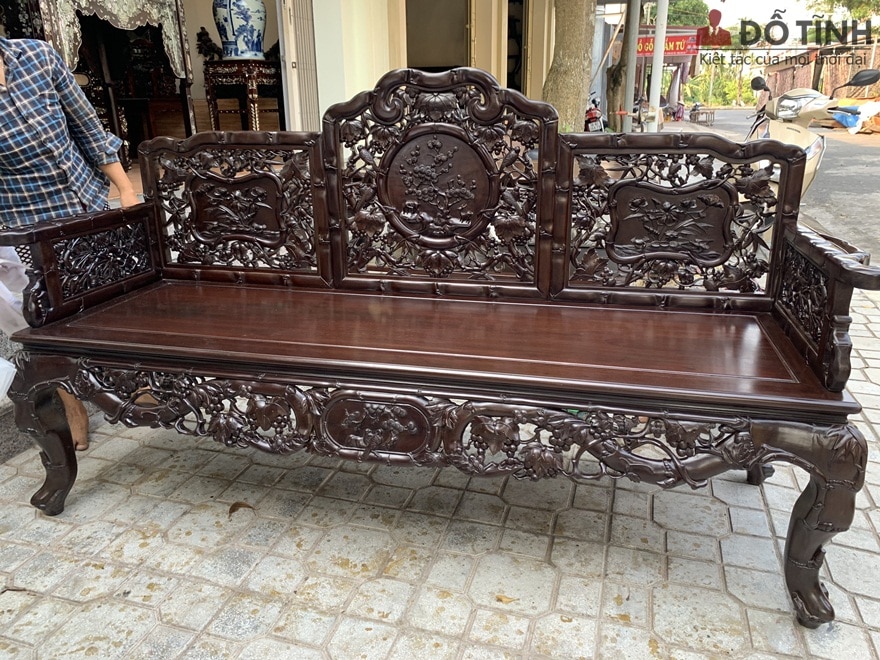 Tựa ghế tam sơn với 2 tựa 2 bên kích thước đồng nhất, tựa ở giữa cao nhất - Ảnh: Dotinh.com