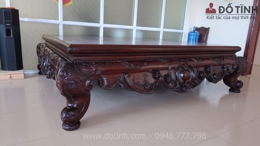 Giá trị của bộ sập gỗ gụ Louis Hải Dương nằm ở những hoa văn độc đắc - Ảnh: Dotinh.com