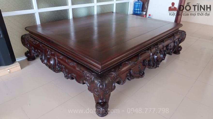 Những đường vân gỗ lờ mờ hiện lên trên mặt sập tạo cái nhìn cổ điển - Ảnh: Dotinh.com