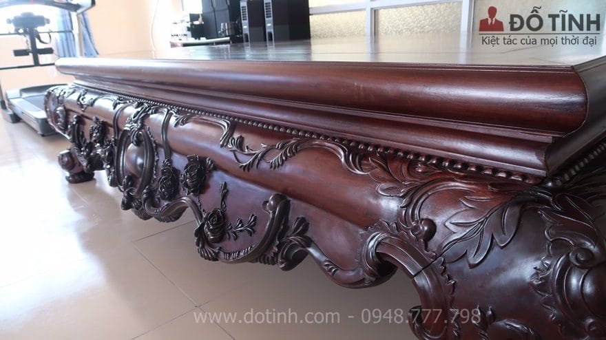Hoa văn louis được đục chạm khá cởi mở, mềm mại, dứt khoát - Ảnh: Dotinh.com