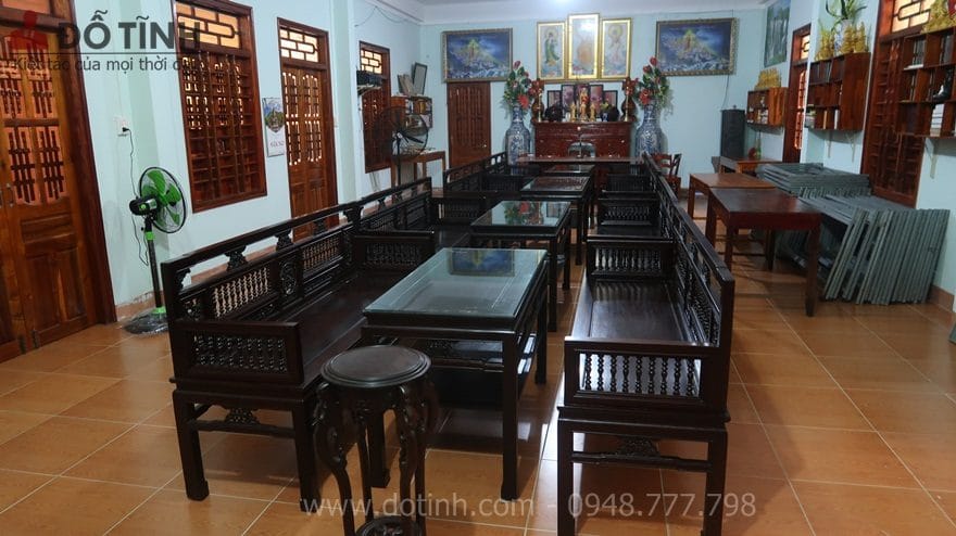 Xác định mẫu bàn ghế gỗ cổ điển hay hiện đại - Ảnh: Dotinh.com