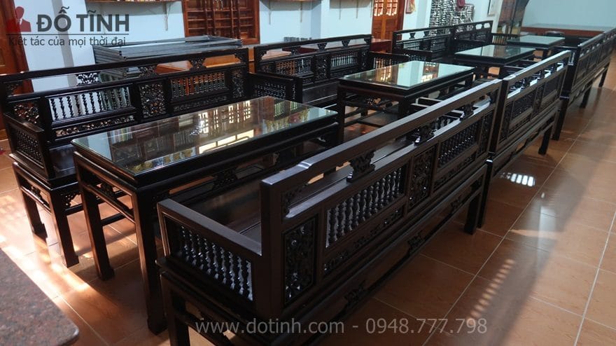 4 bộ trường kỷ được sắp xếp theo 1 dãy hàng dọc xuyên suốt mang đến 1 sức sống bền lâu, sang trọng - Ảnh: Dotinh.com