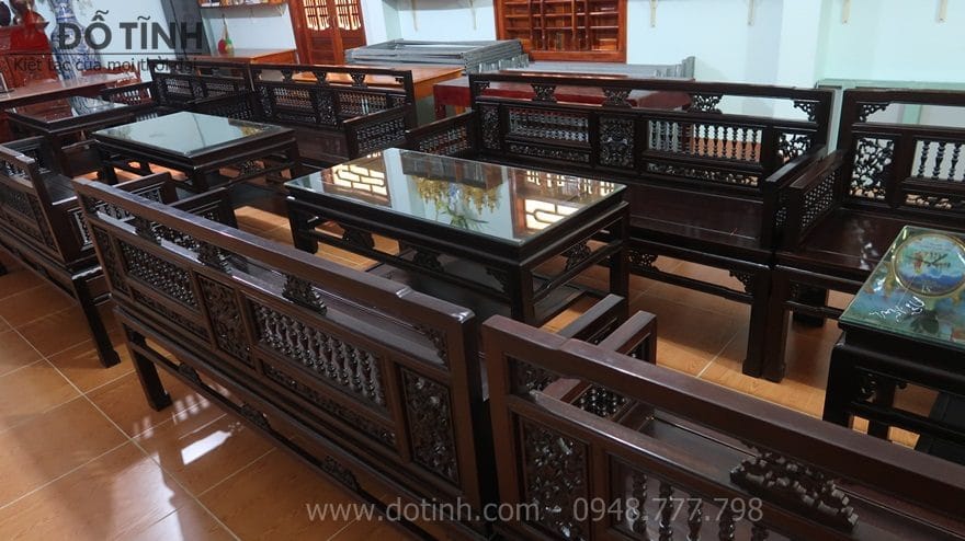 Nét đẹp xưa trong bộ trường kỷ Huế luôn khiến người xem phải trầm trồ - Ảnh: Dotinh.com