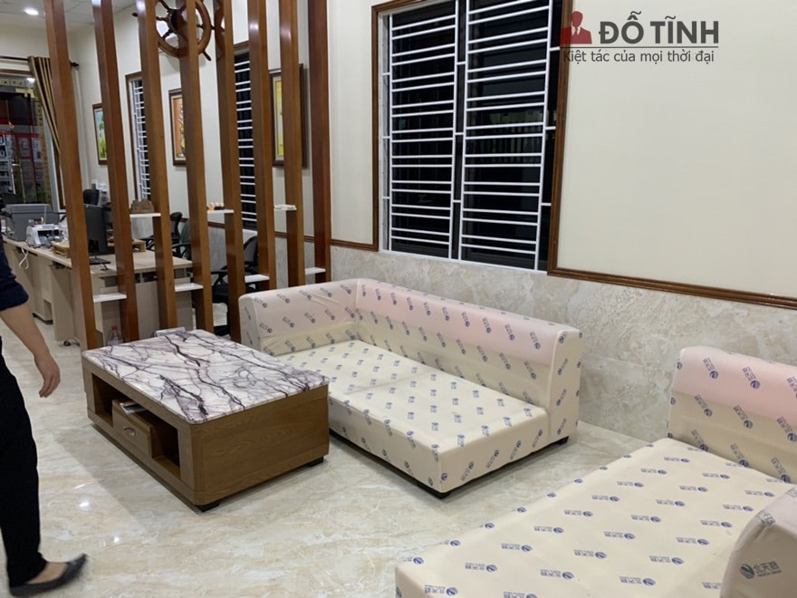 Trước đây không gian nay được bố trí bằng sofa hiện đại - Ảnh: Dotinh.com