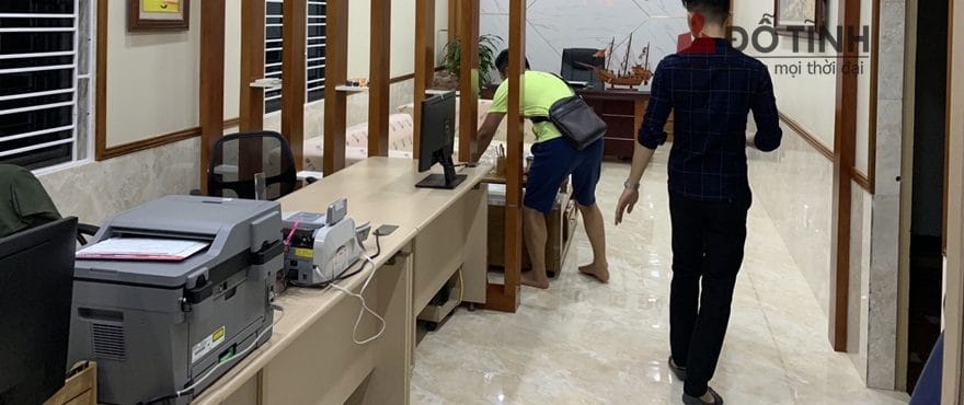 Thì nay, bộ ghế sofa đã được anh chuyển đi để nhường chỗ cho bộ bàn ghế trường kỷ trúc kê - Ảnh: Dotinh.com